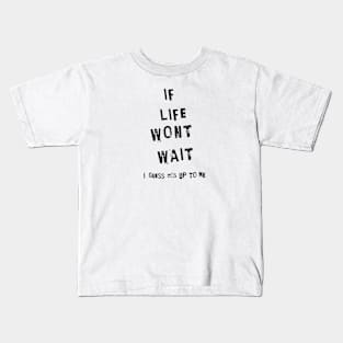 If life wont wait, I guess it´s up to me Kids T-Shirt